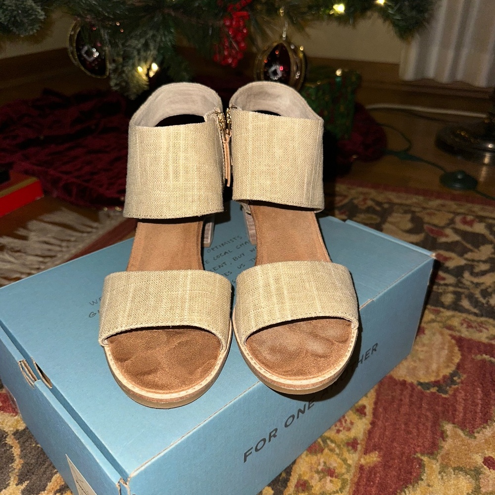 Champagne Metallic Foil Woven 9.5